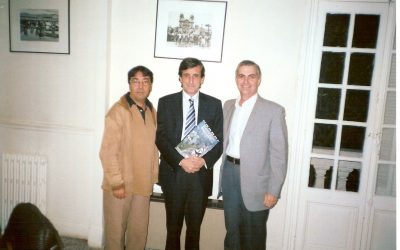 Mohamed Doggui, Julio Martínez Mesanza (director IC Túnez) y José Sarria (Túnez, 2007 )