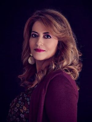 de nacionalidad tunecina y francesa, es profesora de español como lengua extranjera en el instituto público «Tahar Sfar» en la ciudad de Susa (Túnez).